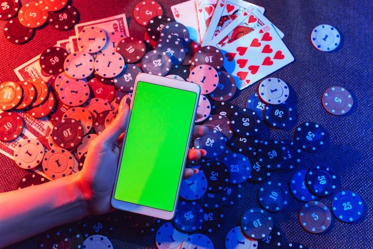 Aplikasi mobile slotku88 yang menampilkan dashboard utama dengan kategori permainan Liga 1, kasino langsung, dan slot